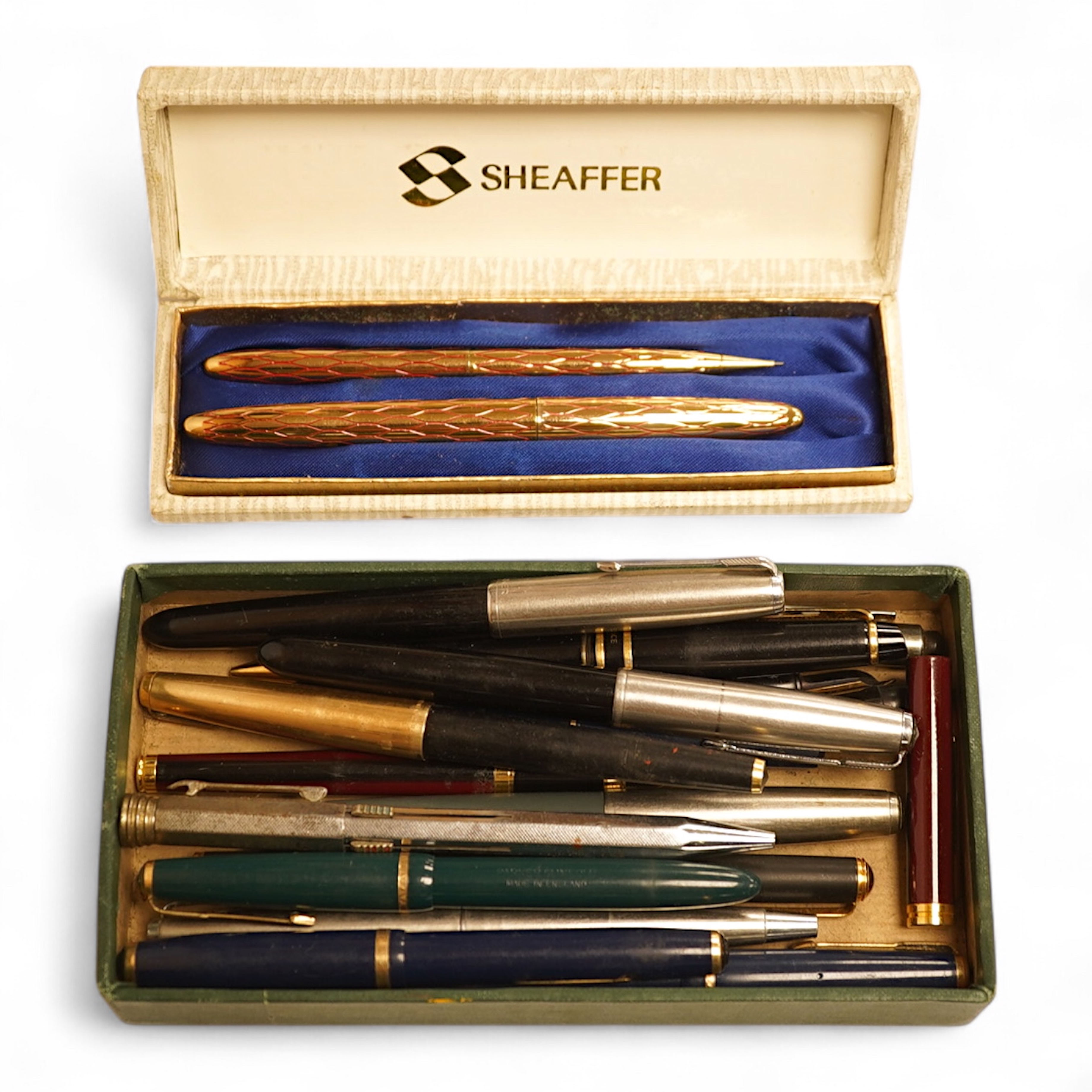 A collection of mostly fountain pens to include Parker and Sheaffer